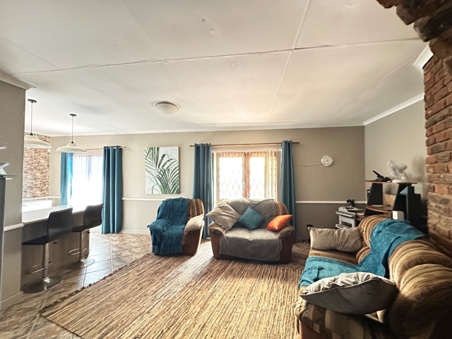 6 Bedroom Property for Sale in Heiderand Western Cape
